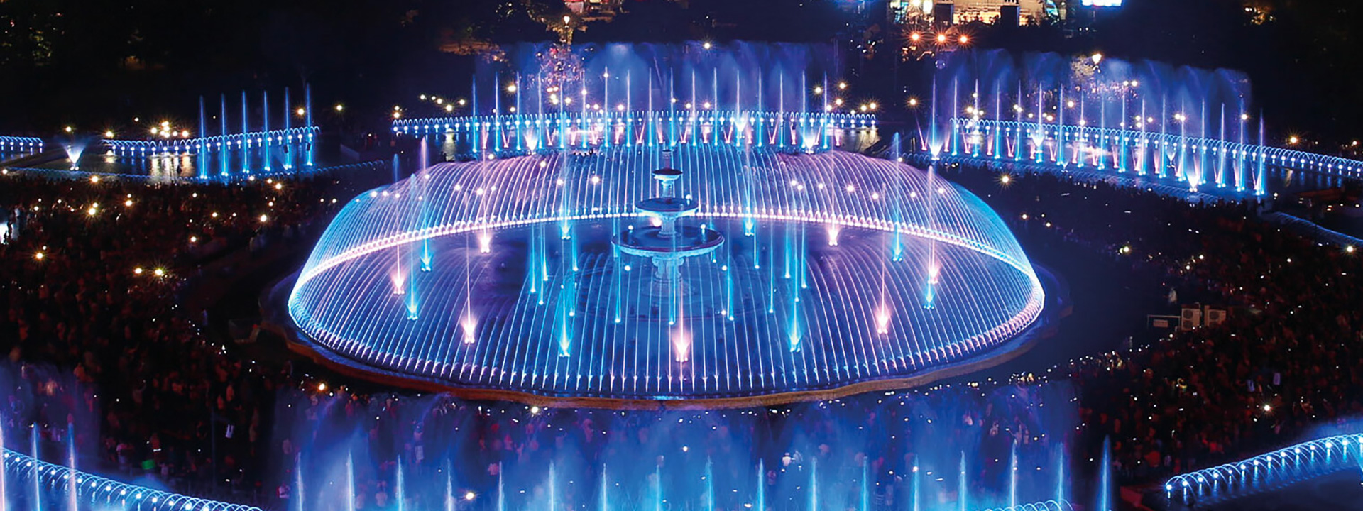 雕塑?chē)娙? title=